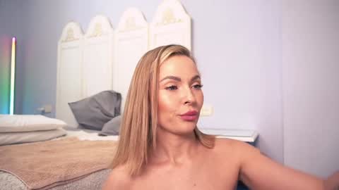 Snapshot of new_dee chatting on 03.07.26 new dee online show from 03.07.26