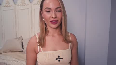 Snapshot of new_dee chatting on 03.15.26 new dee online show from 03.15.26