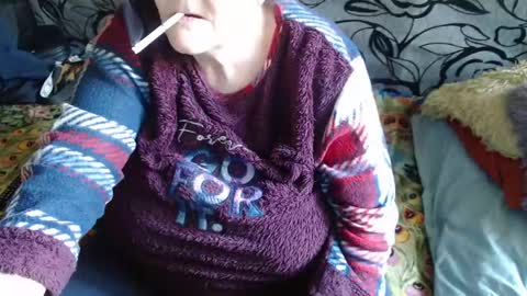 Snapshot of new_milf chatting on 04.17.26 Lilly online show from 04.17.26