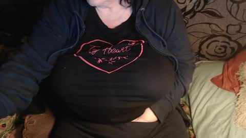 Snapshot of new_milf chatting on 04.20.26 Lilly online show from 04.20.26