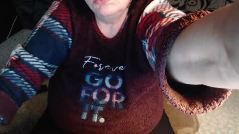 Snapshot of new_milf chatting on 04.25.26 Lilly online show from 04.25.26