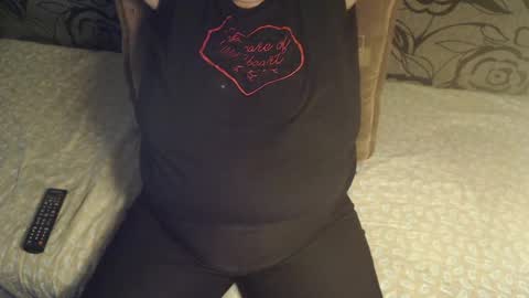 Snapshot of new_milf chatting on 04.25.26 Lilly online show from 04.25.26