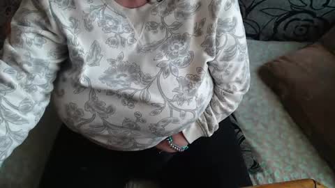 Snapshot of new_milf chatting on 04.26.26 Lilly online show from 04.26.26