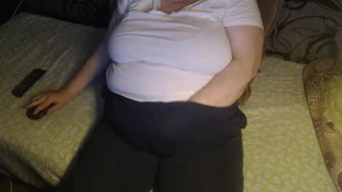 Snapshot of new_milf chatting on 04.29.26 Lilly online show from 04.29.26