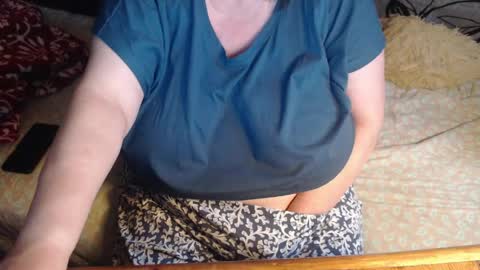 Snapshot of new_milf chatting on 05.09.26 Lilly online show from 05.09.26