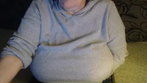 Snapshot of new_milf chatting on 05.11.26 Lilly online show from 05.11.26