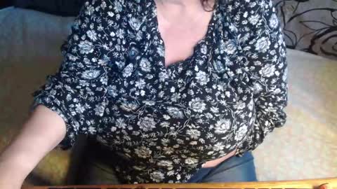 Snapshot of new_milf chatting on 05.13.26 Lilly online show from 05.13.26