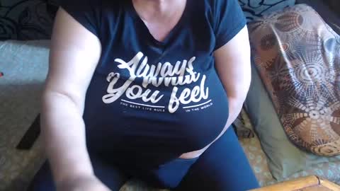 Snapshot of new_milf chatting on 05.16.26 Lilly online show from 05.16.26