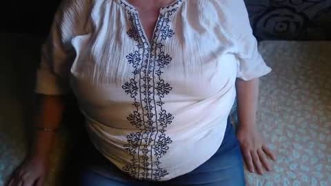Snapshot of new_milf chatting on 05.18.26 Lilly online show from 05.18.26