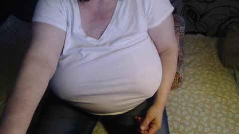Snapshot of new_milf chatting on 05.20.26 Lilly online show from 05.20.26