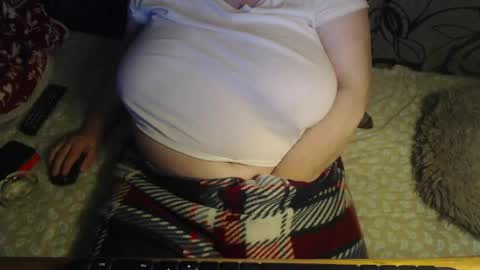 Snapshot of new_milf chatting on 05.21.26 Lilly online show from 05.21.26