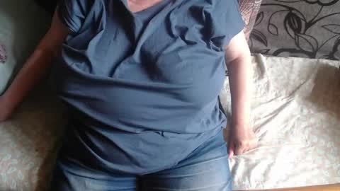 Snapshot of new_milf chatting on 05.23.26 Lilly online show from 05.23.26