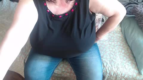 Snapshot of new_milf chatting on 05.24.26 Lilly online show from 05.24.26