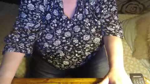 Snapshot of new_milf chatting on 05.25.26 Lilly online show from 05.25.26