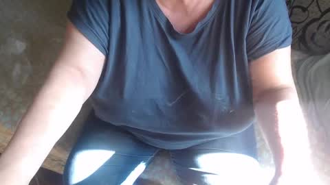 Snapshot of new_milf chatting on 05.27.26 Lilly online show from 05.27.26