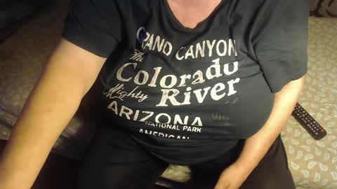 Snapshot of new_milf chatting on 05.31.26 Lilly online show from 05.31.26