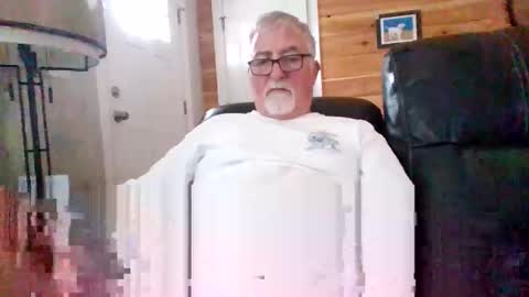 Snapshot of newhallboxer chatting on 05.04.26 newhallboxer online show from 05.04.26