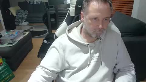 Snapshot of newvvorld chatting on 11.05.25 NewWorld online show from 11.05.25