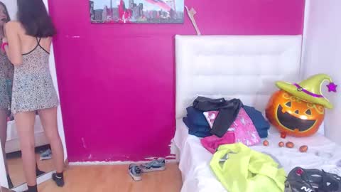 Snapshot of nextdoor_fantasy chatting on 10.29.25 nextdoor_fantasy online show from 10.29.25