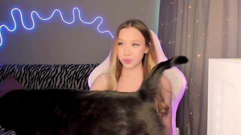 Mina online show from 01.24.25