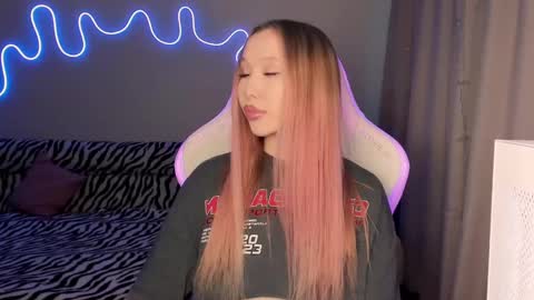 Mina online show from 02.22.25