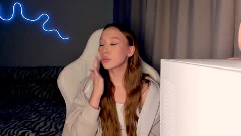 Mina online show from 10.22.25