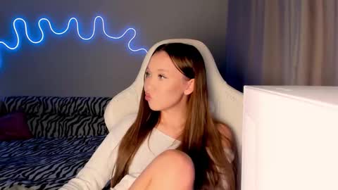 Mina online show from 10.31.25