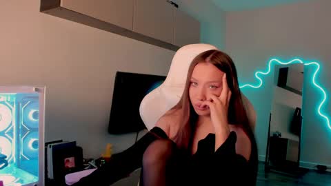 Mina online show from 04.22.26