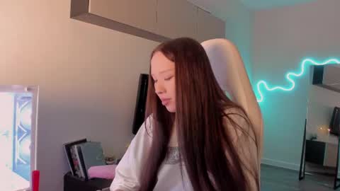 Snapshot of neyrmina chatting on 06.26.26 Mina online show from 06.26.26