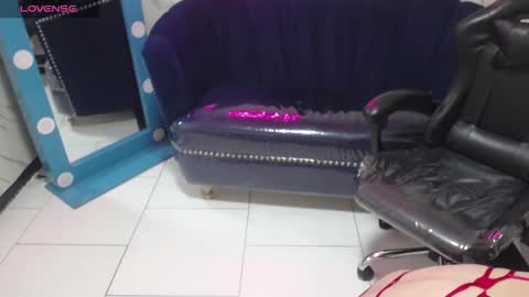 Snapshot of nezuko_v chatting on 01.14.26 nezuko_v online show from 01.14.26