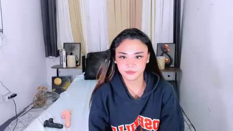 Snapshot of nhicolehollywood chatting on 06.14.26 hottie nicole online show from 06.14.26