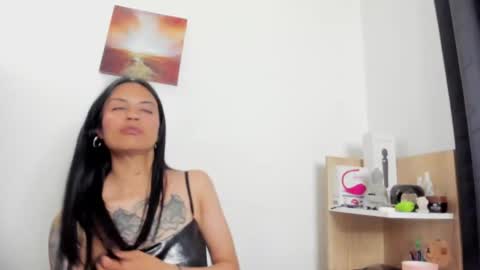 laura  online show from 04.06.26