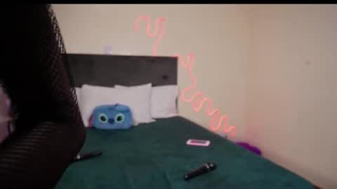 Snapshot of nia_bell chatting on 12.11.24 kikiNiaAria online show from 12.11.24