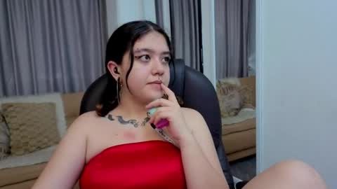 Snapshot of nia_stark chatting on 04.22.26 Estefani online show from 04.22.26