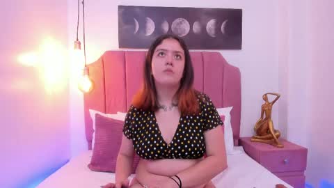 Snapshot of nia_stark chatting on 05.06.26 Estefani online show from 05.06.26