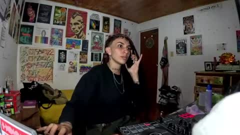Snapshot of niahhierodula chatting on 06.23.26 niah online show from 06.23.26