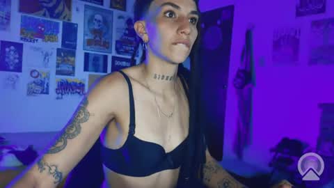 Snapshot of niahhierodula chatting on 06.23.26 niah online show from 06.23.26