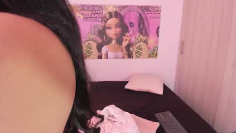 Snapshot of nianoretti chatting on 12.15.25 Nia online show from 12.15.25