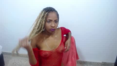 Snapshot of niaolsson_ chatting on 11.08.25 Nia Olson online show from 11.08.25