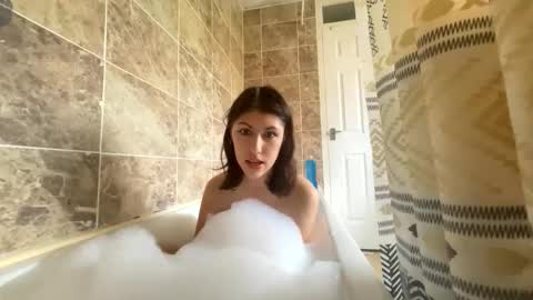 Snapshot of niarosemaryy chatting on 10.21.25 niarosemaryy online show from 10.21.25