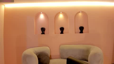 Call me Nia  online show from 10.19.25