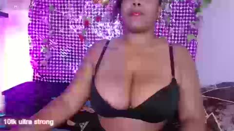 Snapshot of niawk_ chatting on 01.06.26 Niawk online show from 01.06.26