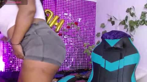 Snapshot of niawk_ chatting on 02.27.26 Niawk online show from 02.27.26