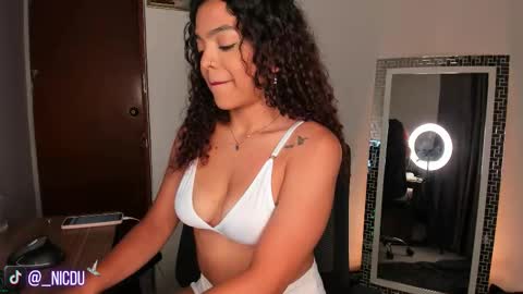 Snapshot of nicdu_xxx chatting on 10.26.25 Nicol - New account online show from 10.26.25
