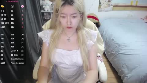Snapshot of nice_belle chatting on 09.10.25 Belle online show from 09.10.25