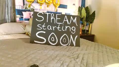 Snapshot of niceandsavvy chatting on 10.19.25 NICE AND SAVVY online show from 10.19.25