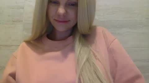 Snapshot of nicecolddrink2 chatting on 10.16.25 Amber online show from 10.16.25