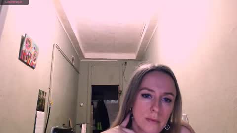 Snapshot of nicekat chatting on 06.10.26 Kathrine online show from 06.10.26