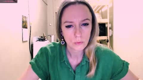 Snapshot of nicekat chatting on 06.24.26 Kathrine online show from 06.24.26