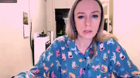 Snapshot of nicekat chatting on 06.28.26 Kathrine online show from 06.28.26